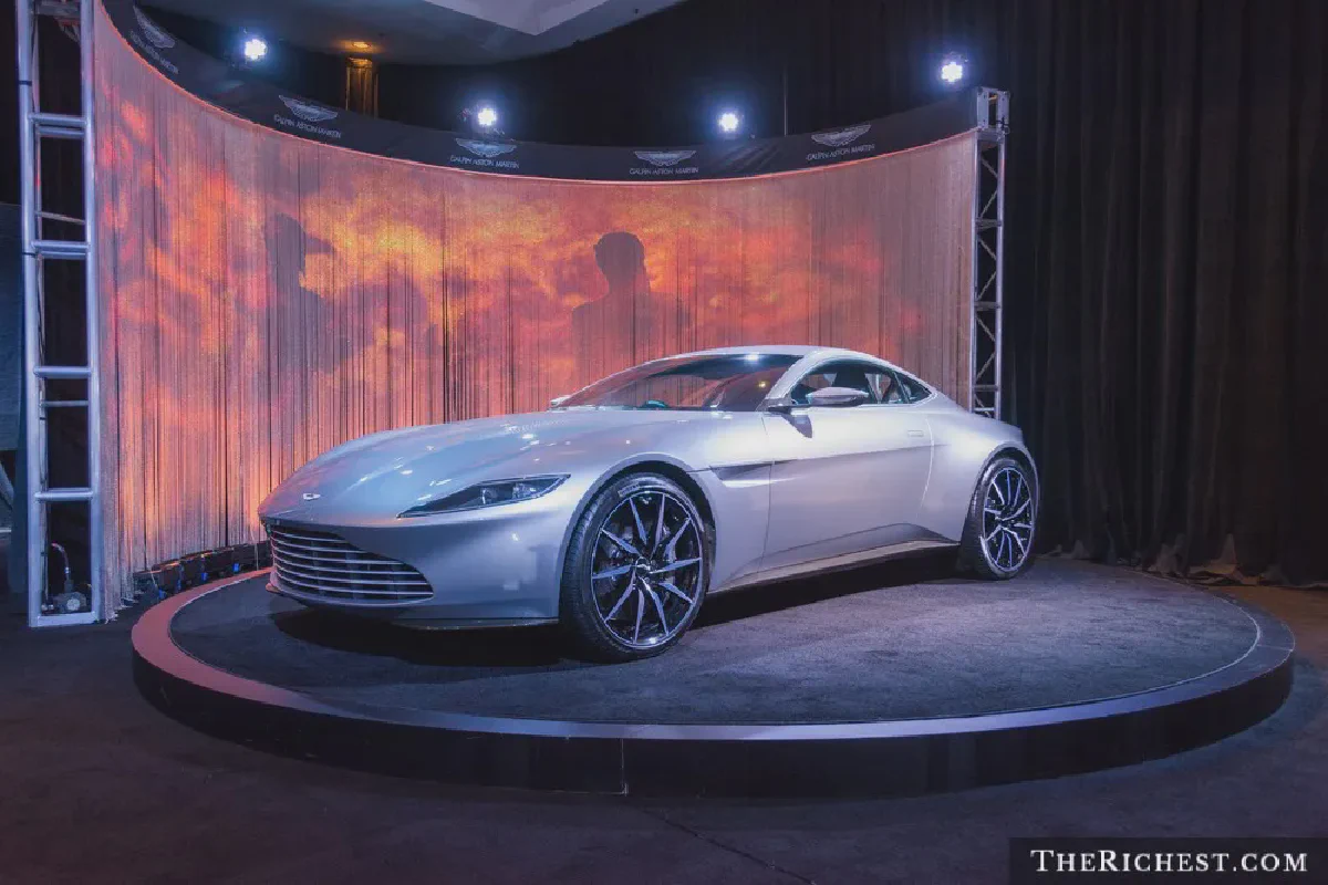 Изображение суперкара Aston Martin DB10